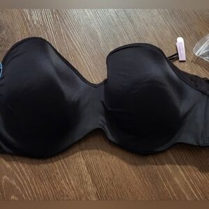 42 D Bali underwire bra comes with straps 8 ways to wear New With Tags